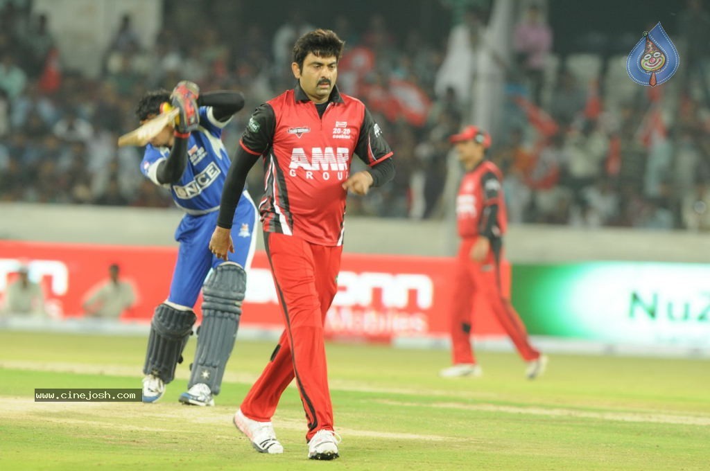 Telugu Warriors Vs Karnataka Bulldozers Match Photos 01 - 41 / 86 photos