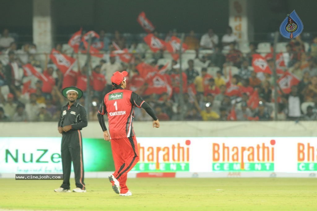 Telugu Warriors Vs Karnataka Bulldozers Match Photos 01 - 42 / 86 photos