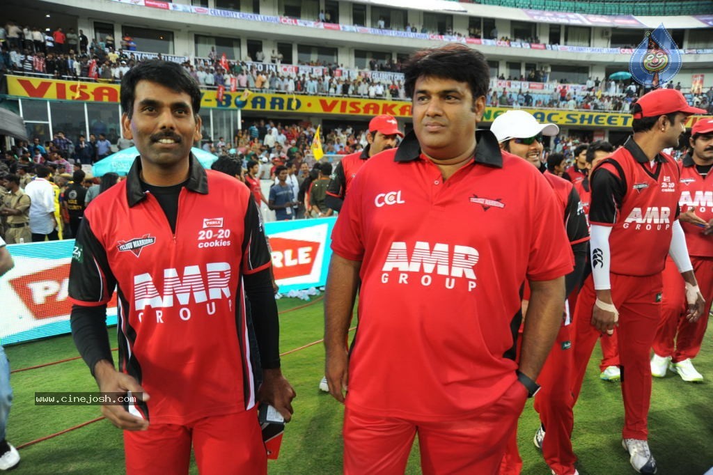 Telugu Warriors Vs Karnataka Bulldozers Match Photos 01 - 58 / 86 photos