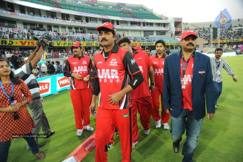 Telugu Warriors Vs Karnataka Bulldozers Match Photos 01 - 72 / 86 photos