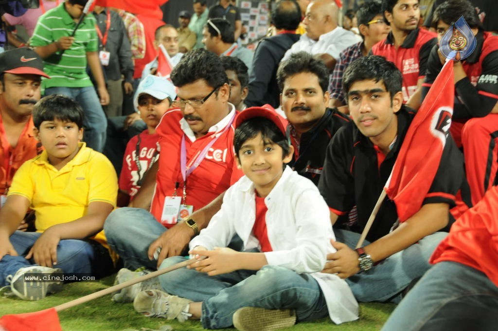 Telugu Warriors Vs Karnataka Bulldozers Match Photos 01 - 76 / 86 photos