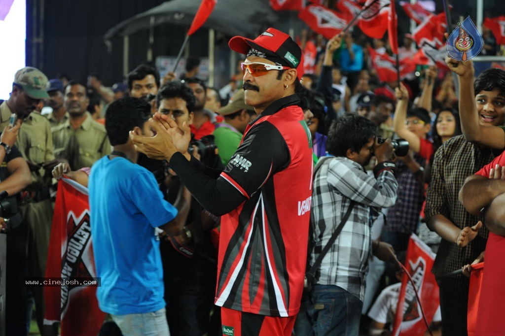Telugu Warriors Vs Karnataka Bulldozers Match Photos 02 - 6 / 70 photos
