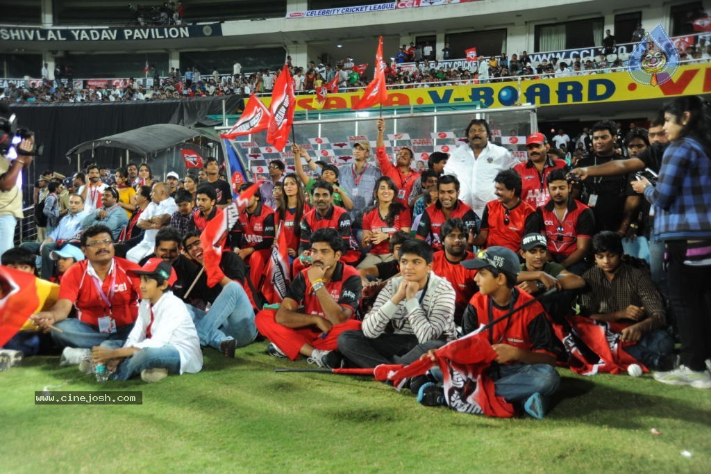Telugu Warriors Vs Karnataka Bulldozers Match Photos 02 - 9 / 70 photos