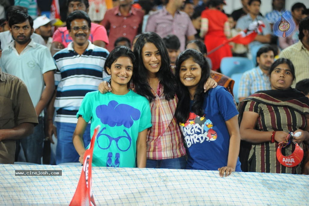 Telugu Warriors Vs Karnataka Bulldozers Match Photos 02 - 18 / 70 photos