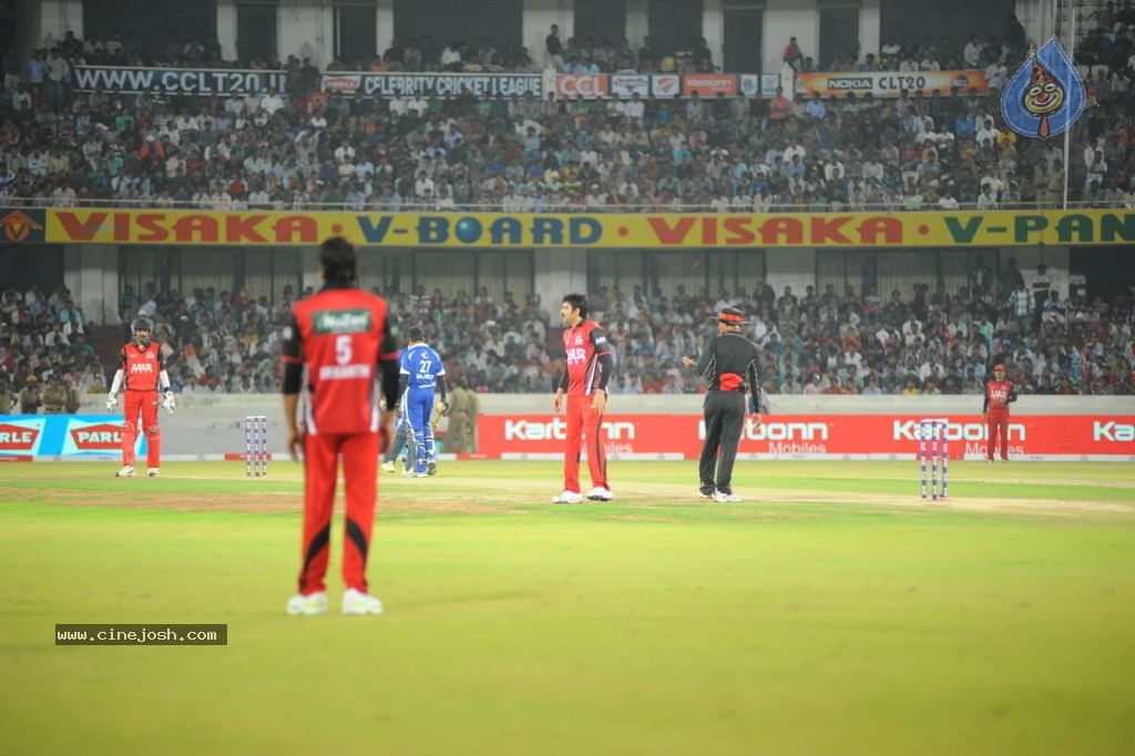 Telugu Warriors Vs Karnataka Bulldozers Match Photos 02 - 29 / 70 photos