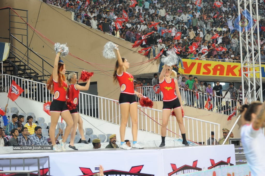 Telugu Warriors Vs Karnataka Bulldozers Match Photos 02 - 31 / 70 photos