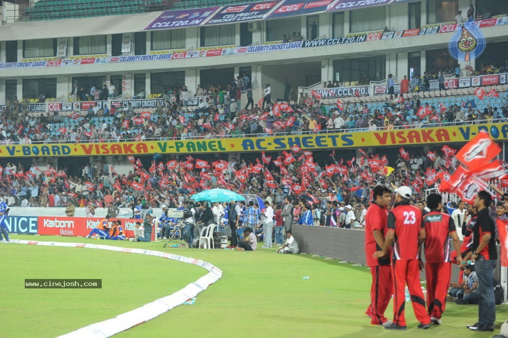Telugu Warriors Vs Karnataka Bulldozers Match Photos 02 - 46 / 70 photos