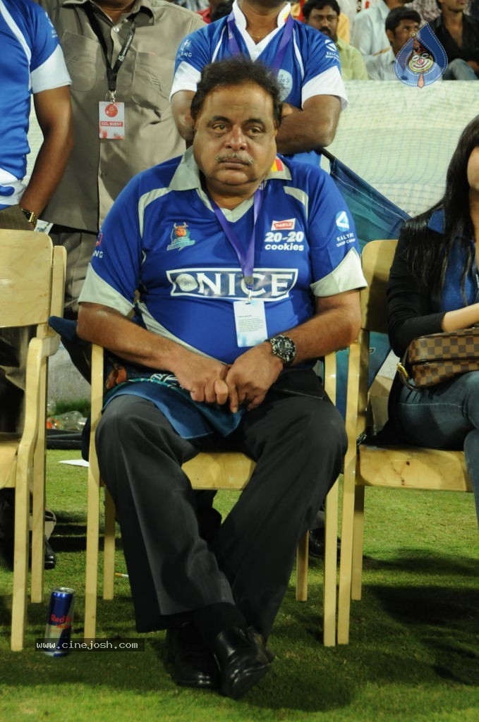 Telugu Warriors Vs Karnataka Bulldozers Match Photos 02 - 51 / 70 photos