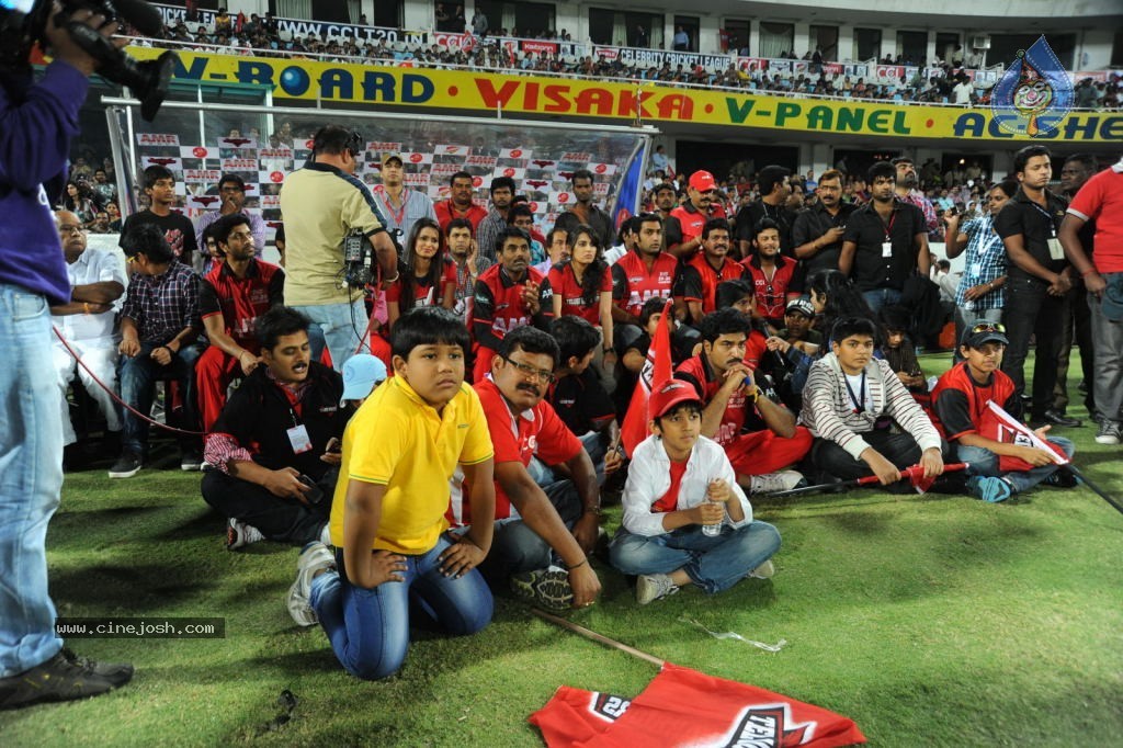 Telugu Warriors Vs Karnataka Bulldozers Match Photos 02 - 60 / 70 photos