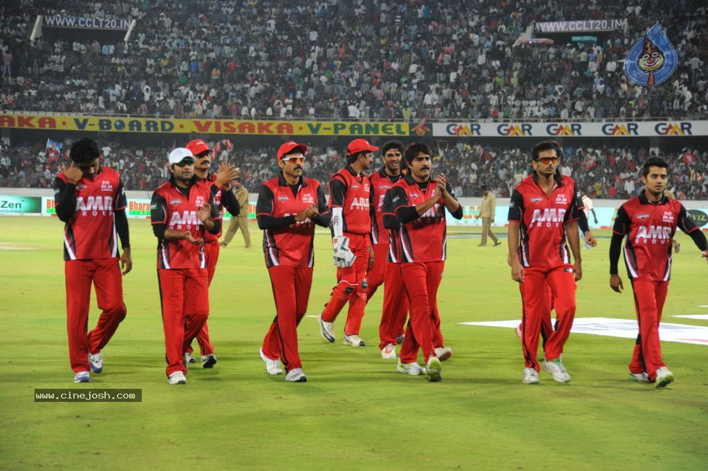 Telugu Warriors Vs Karnataka Bulldozers Match Photos 03 - 12 / 84 photos