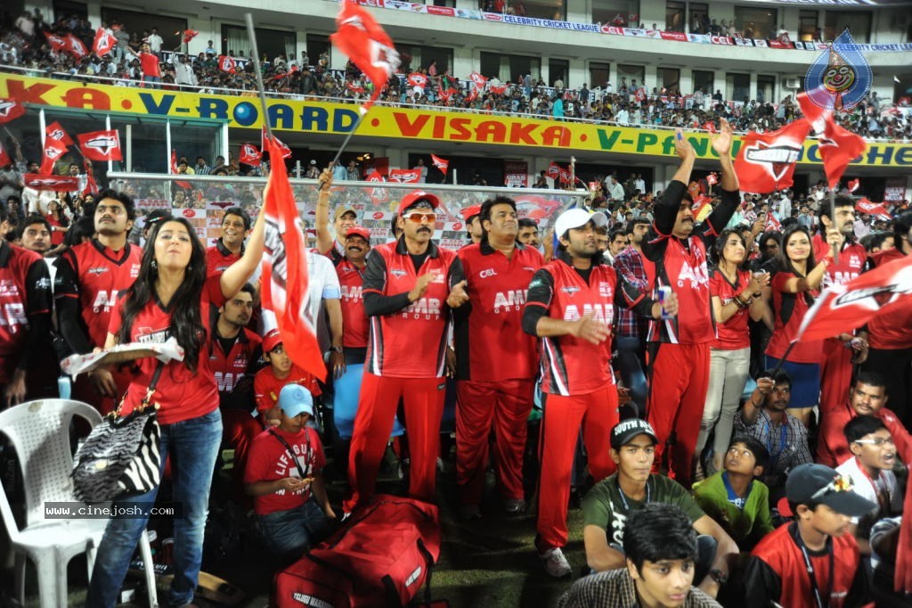 Telugu Warriors Vs Karnataka Bulldozers Match Photos 03 - 17 / 84 photos