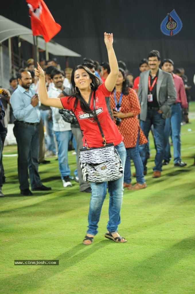 Telugu Warriors Vs Karnataka Bulldozers Match Photos 03 - 21 / 84 photos