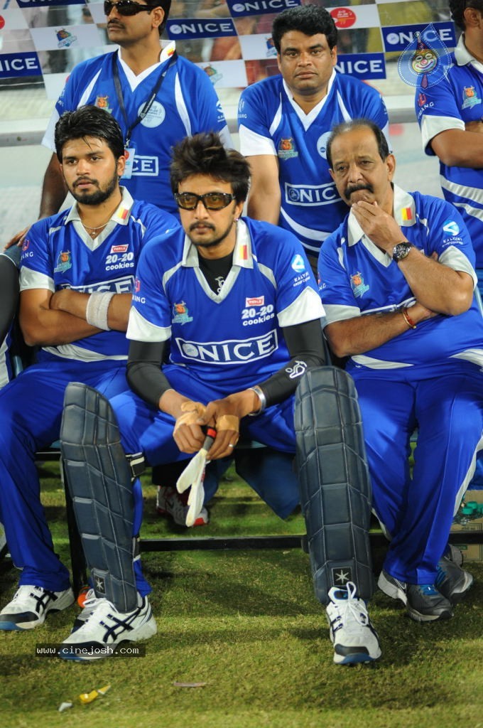 Telugu Warriors Vs Karnataka Bulldozers Match Photos 03 - 30 / 84 photos