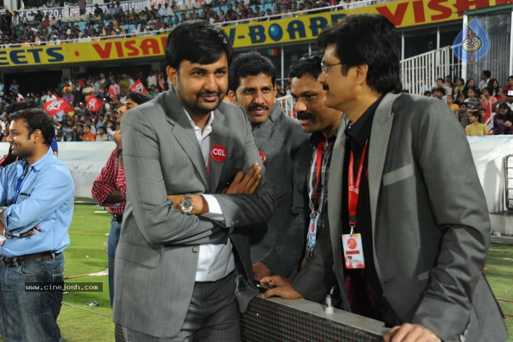 Telugu Warriors Vs Karnataka Bulldozers Match Photos 03 - 32 / 84 photos