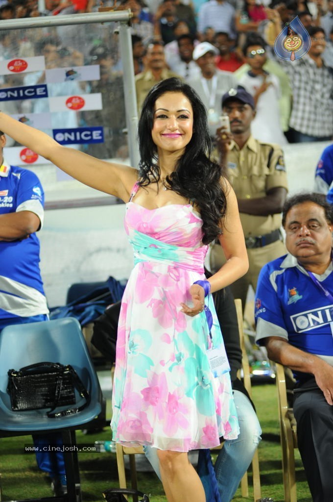 Telugu Warriors Vs Karnataka Bulldozers Match Photos 03 - 33 / 84 photos
