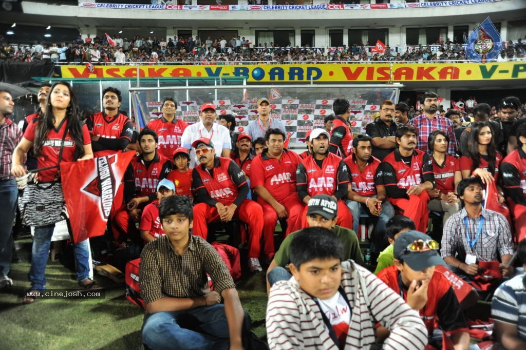 Telugu Warriors Vs Karnataka Bulldozers Match Photos 03 - 43 / 84 photos