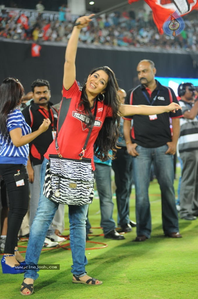 Telugu Warriors Vs Karnataka Bulldozers Match Photos 03 - 55 / 84 photos
