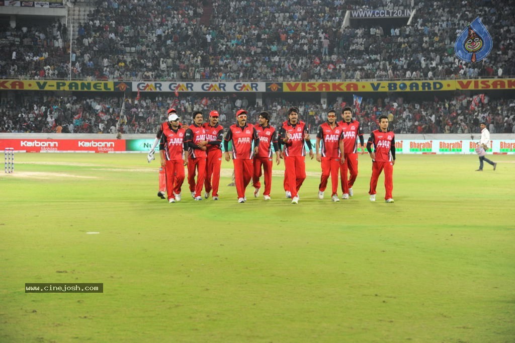 Telugu Warriors Vs Karnataka Bulldozers Match Photos 03 - 56 / 84 photos