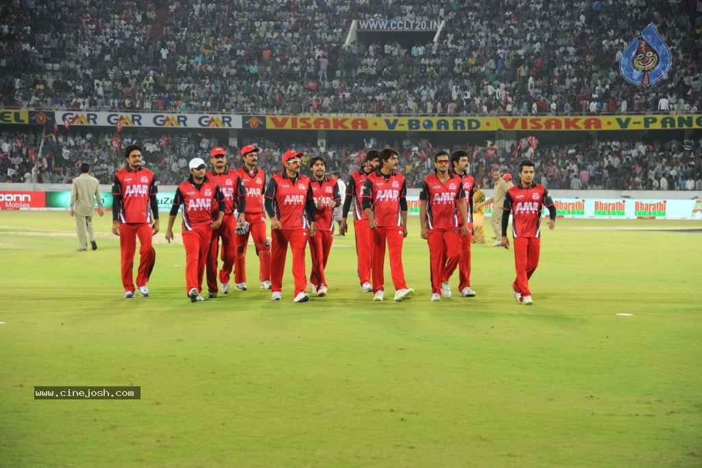 Telugu Warriors Vs Karnataka Bulldozers Match Photos 03 - 60 / 84 photos