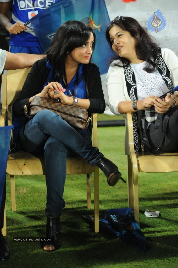Telugu Warriors Vs Karnataka Bulldozers Match Photos 03 - 65 / 84 photos