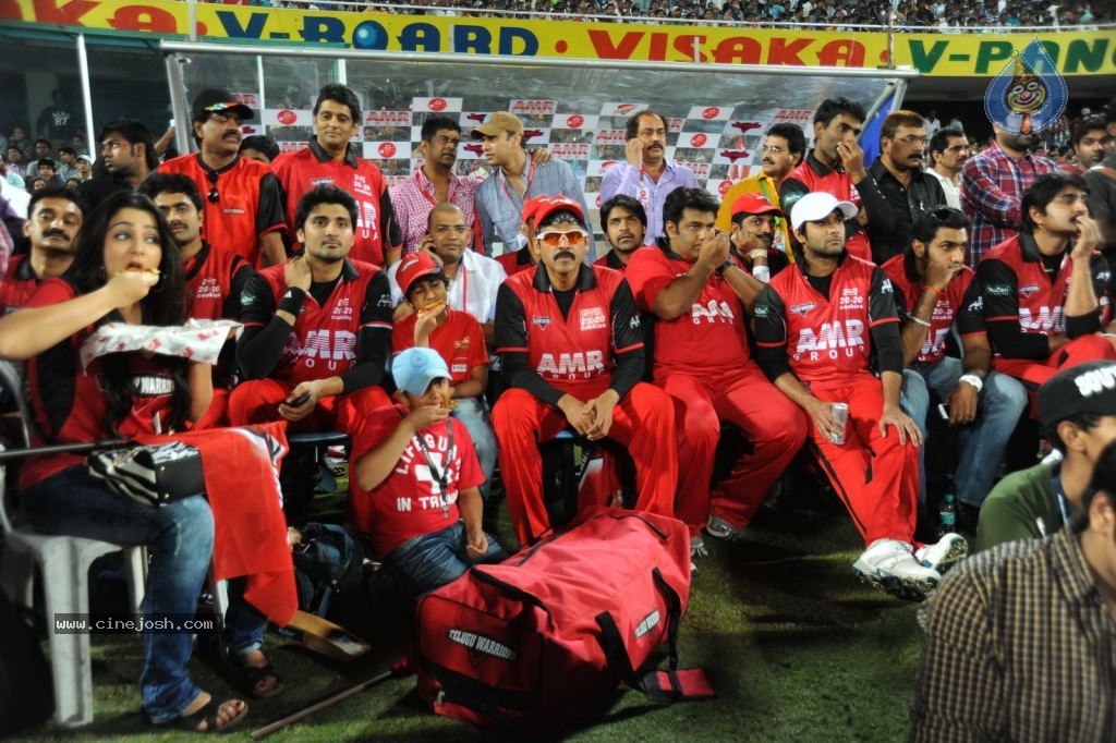 Telugu Warriors Vs Karnataka Bulldozers Match Photos 03 - 67 / 84 photos