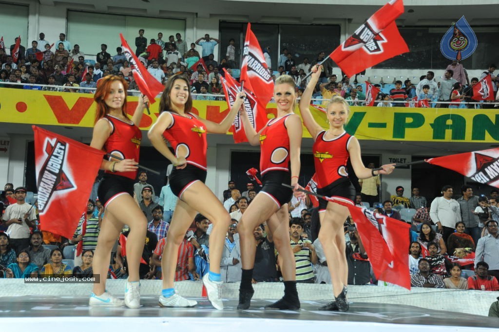 Telugu Warriors Vs Karnataka Bulldozers Match Photos 03 - 70 / 84 photos