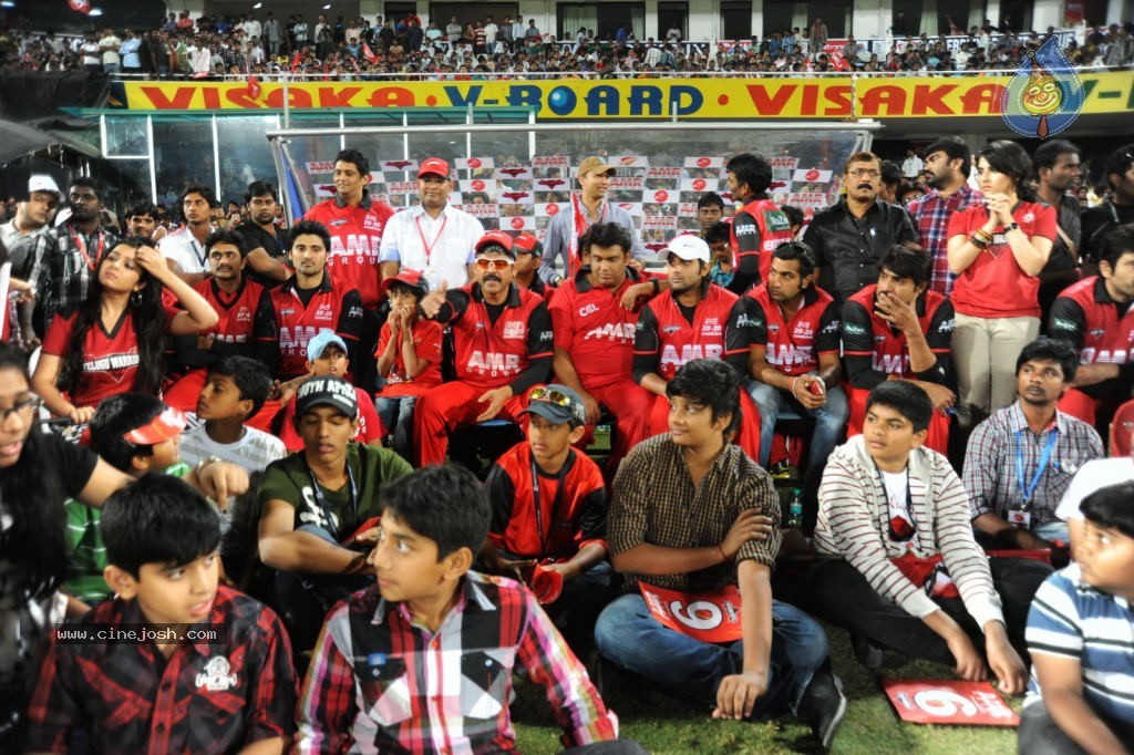 Telugu Warriors Vs Karnataka Bulldozers Match Photos 03 - 71 / 84 photos