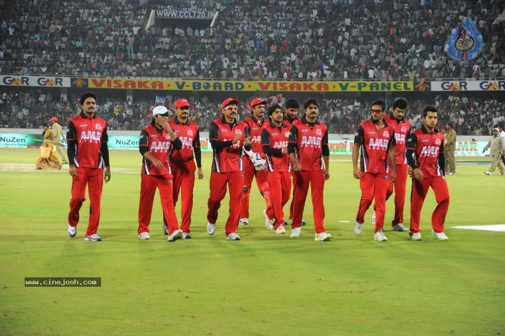 Telugu Warriors Vs Karnataka Bulldozers Match Photos 03 - 73 / 84 photos