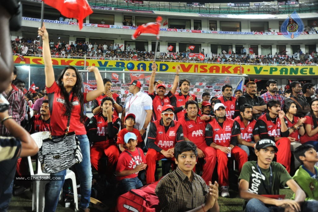 Telugu Warriors Vs Karnataka Bulldozers Match Photos 03 - 74 / 84 photos