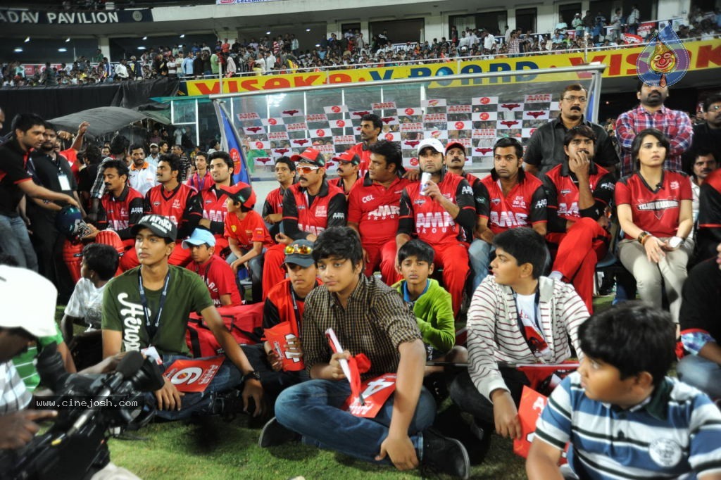 Telugu Warriors Vs Karnataka Bulldozers Match Photos 03 - 76 / 84 photos