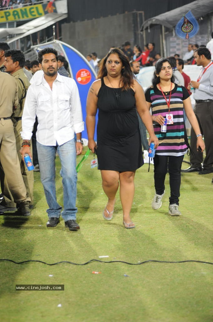 Telugu Warriors Vs Karnataka Bulldozers Match Photos 03 - 80 / 84 photos