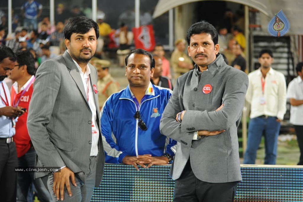 Telugu Warriors Vs Karnataka Bulldozers Match Photos 03 - 81 / 84 photos