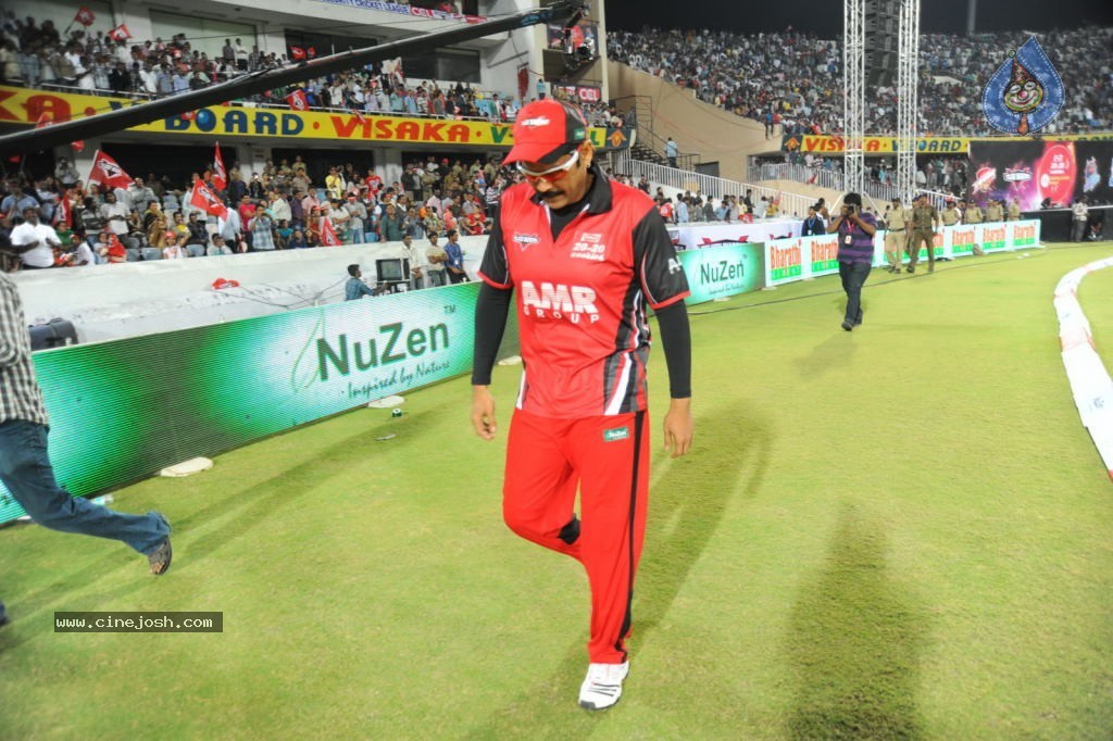 Telugu Warriors Vs Karnataka Bulldozers Match Photos 04 - 4 / 173 photos