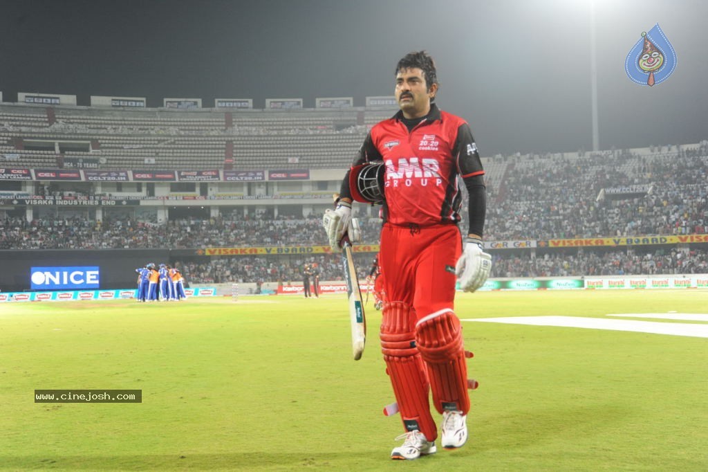 Telugu Warriors Vs Karnataka Bulldozers Match Photos 04 - 7 / 173 photos