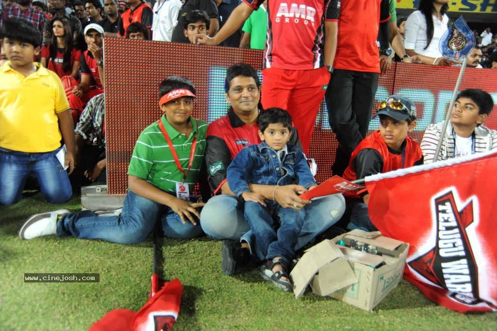 Telugu Warriors Vs Karnataka Bulldozers Match Photos 04 - 9 / 173 photos