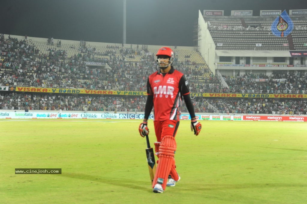 Telugu Warriors Vs Karnataka Bulldozers Match Photos 04 - 11 / 173 photos