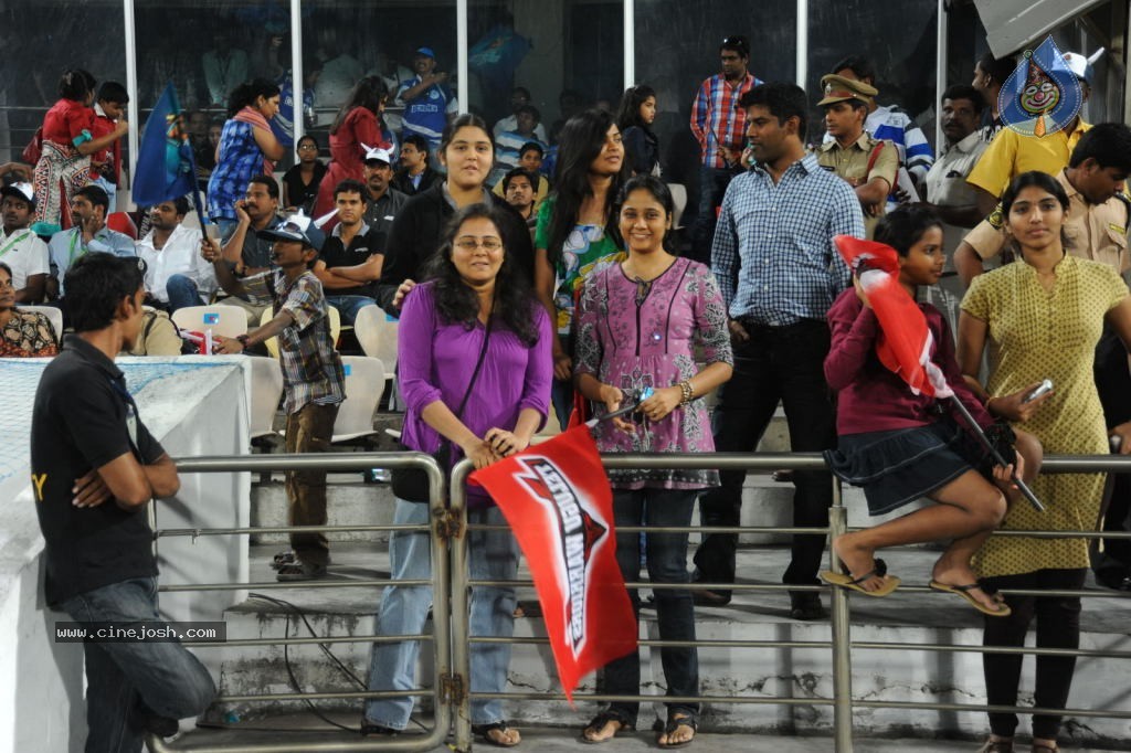 Telugu Warriors Vs Karnataka Bulldozers Match Photos 04 - 14 / 173 photos