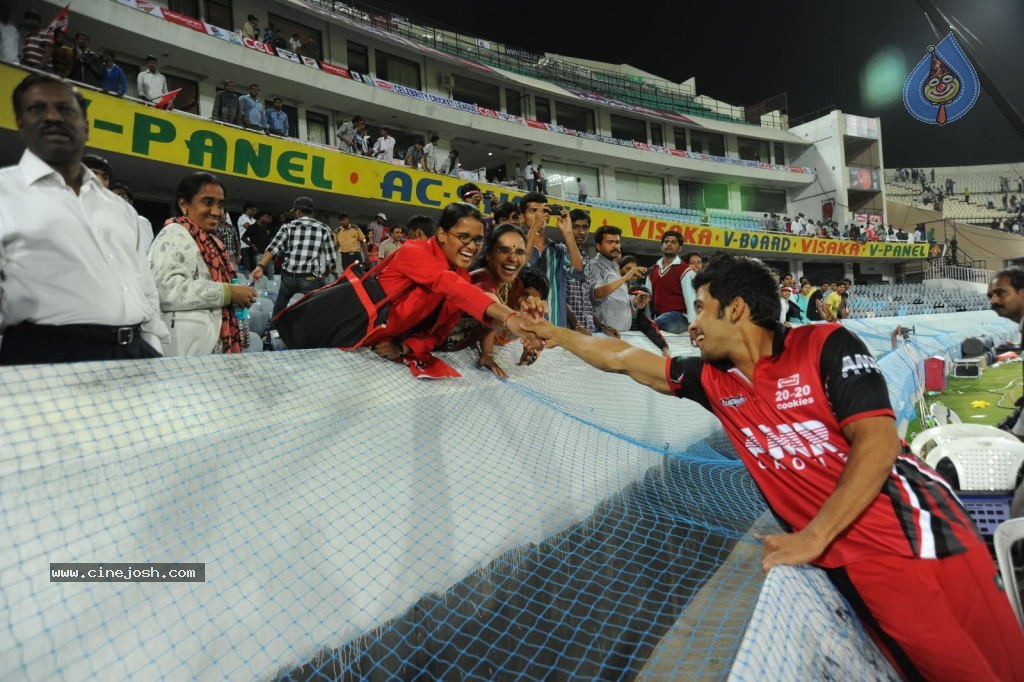 Telugu Warriors Vs Karnataka Bulldozers Match Photos 04 - 15 / 173 photos