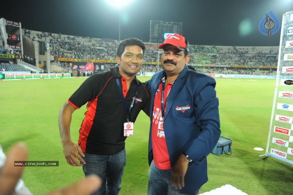 Telugu Warriors Vs Karnataka Bulldozers Match Photos 04 - 16 / 173 photos