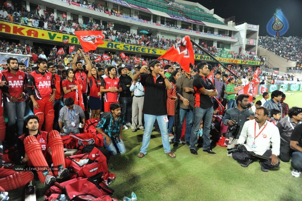 Telugu Warriors Vs Karnataka Bulldozers Match Photos 04 - 25 / 173 photos