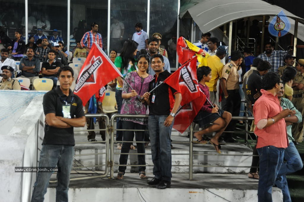 Telugu Warriors Vs Karnataka Bulldozers Match Photos 04 - 47 / 173 photos