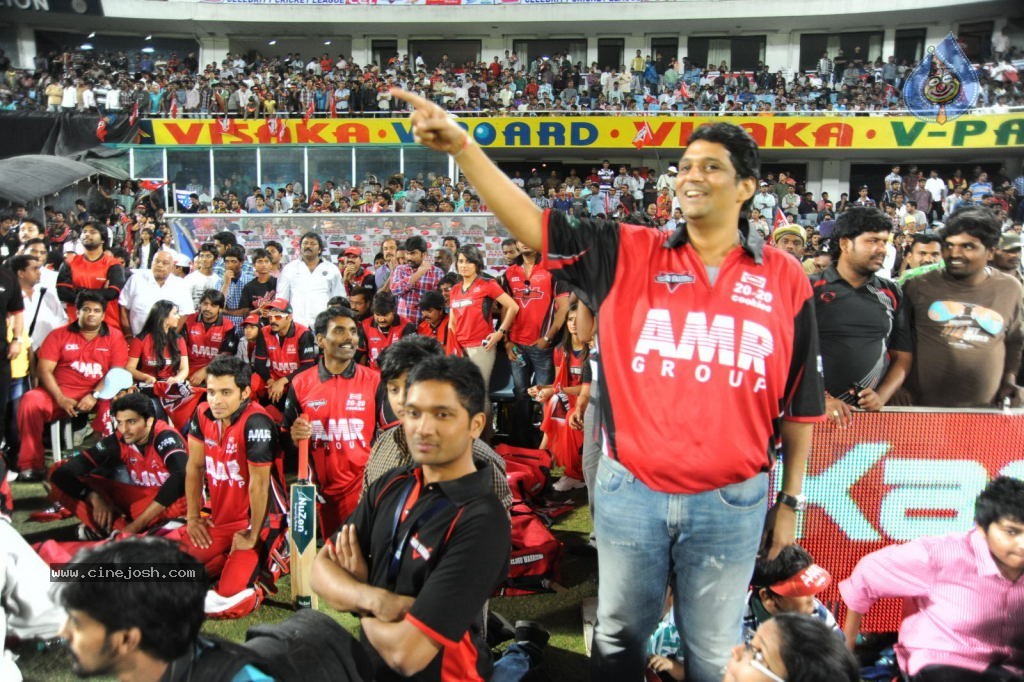 Telugu Warriors Vs Karnataka Bulldozers Match Photos 04 - 57 / 173 photos