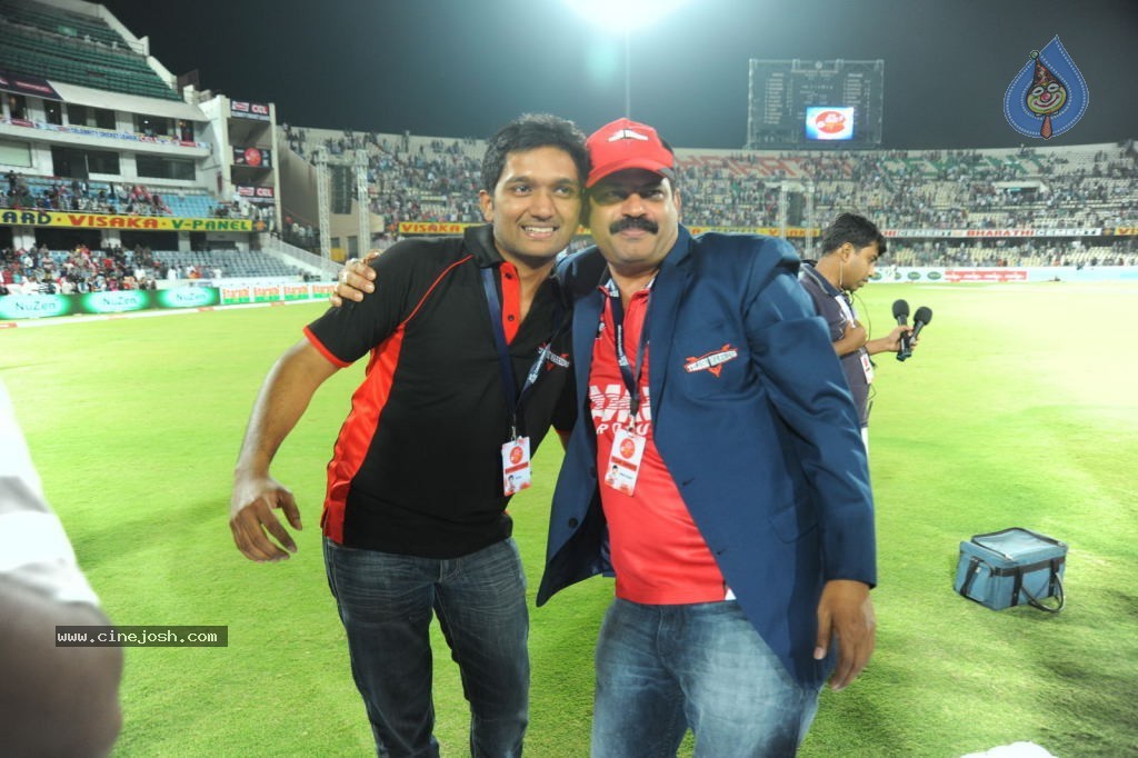 Telugu Warriors Vs Karnataka Bulldozers Match Photos 04 - 67 / 173 photos