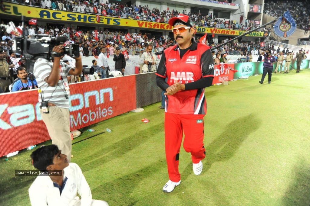 Telugu Warriors Vs Karnataka Bulldozers Match Photos 04 - 69 / 173 photos