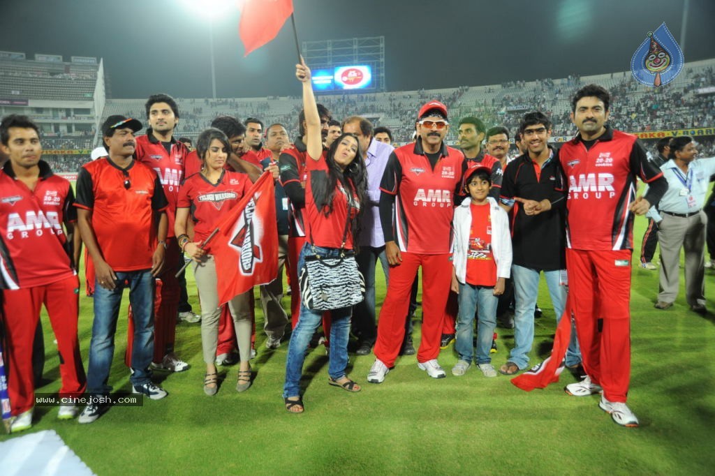 Telugu Warriors Vs Karnataka Bulldozers Match Photos 04 - 71 / 173 photos