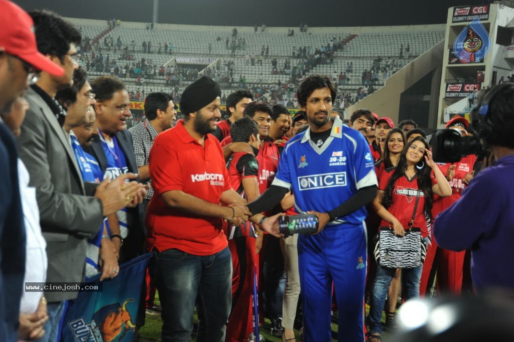 Telugu Warriors Vs Karnataka Bulldozers Match Photos 04 - 77 / 173 photos