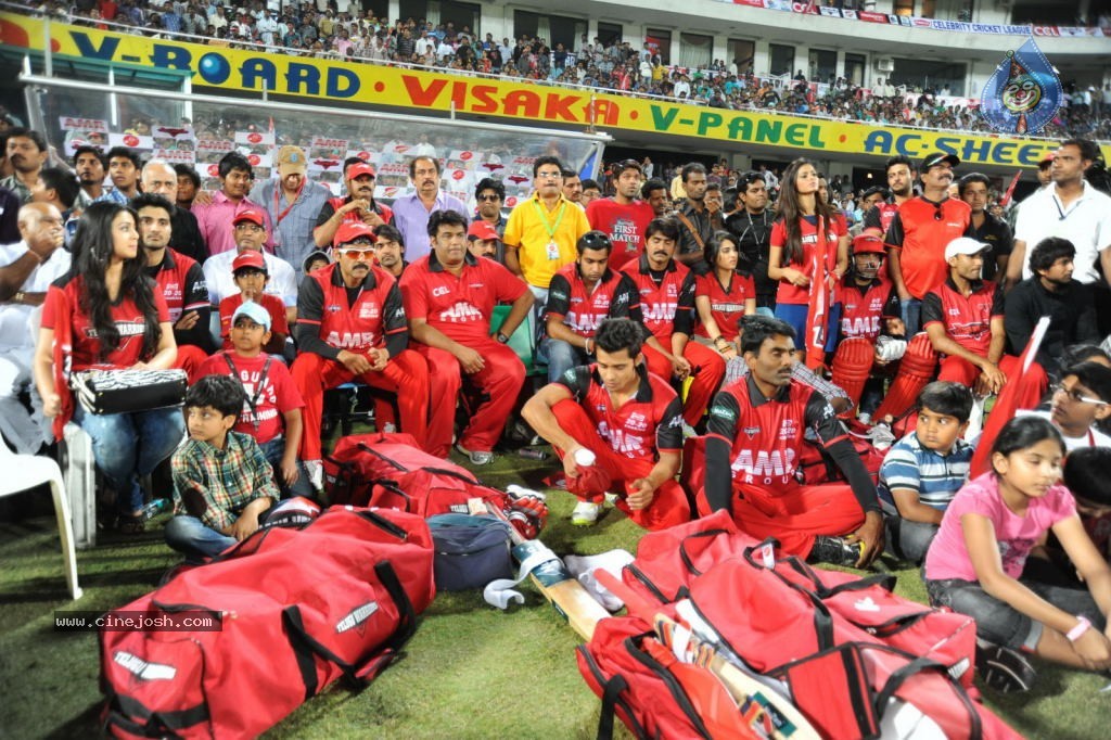 Telugu Warriors Vs Karnataka Bulldozers Match Photos 04 - 85 / 173 photos