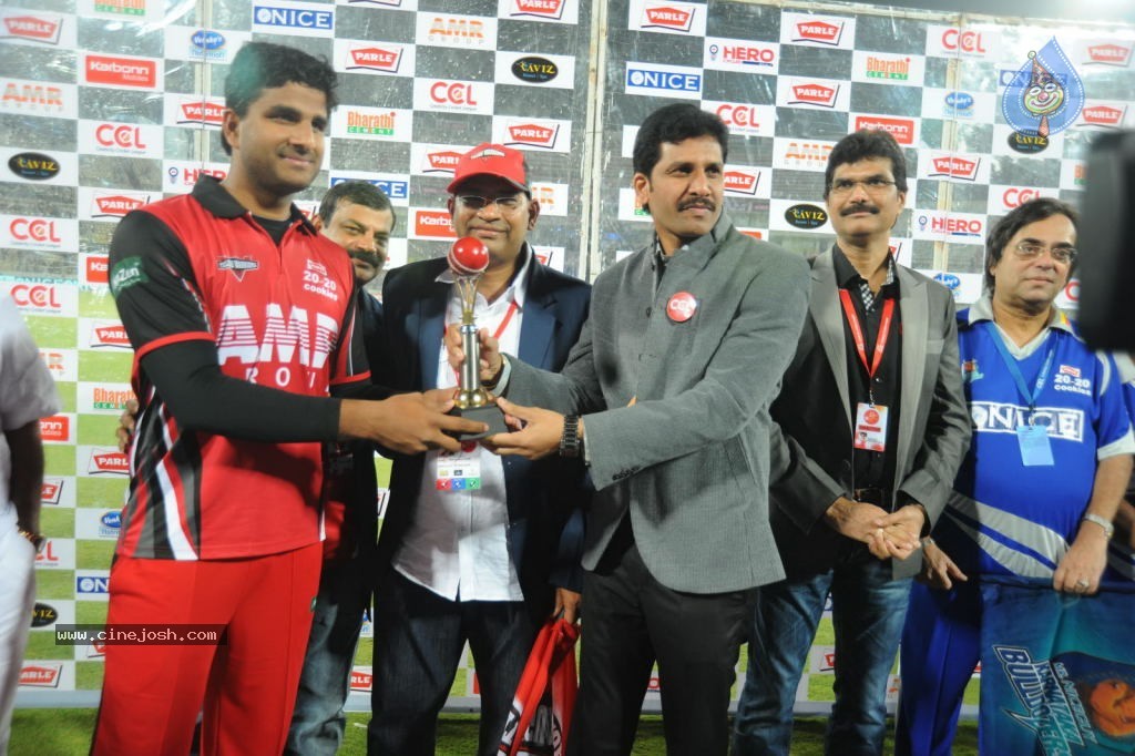 Telugu Warriors Vs Karnataka Bulldozers Match Photos 04 - 88 / 173 photos