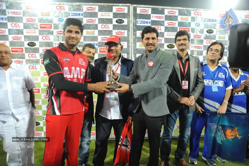 Telugu Warriors Vs Karnataka Bulldozers Match Photos 04 - 90 / 173 photos