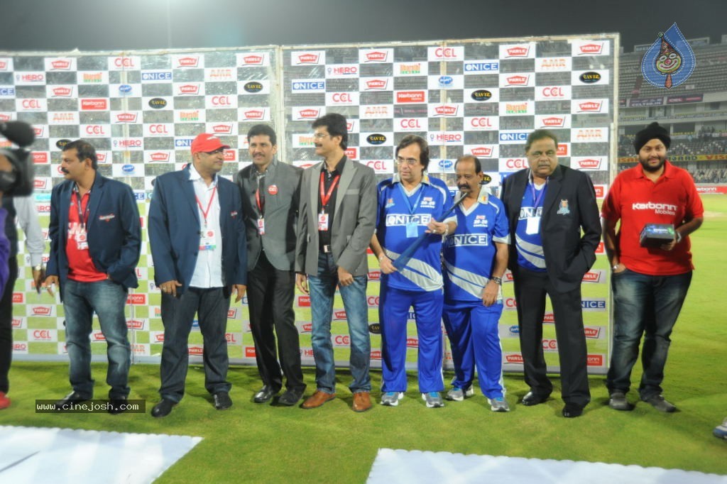 Telugu Warriors Vs Karnataka Bulldozers Match Photos 04 - 91 / 173 photos